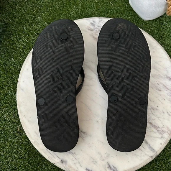 Tory Burch Black Minimalist Flip Flop Sandals women size 10 preowned - Picture 5 of 13